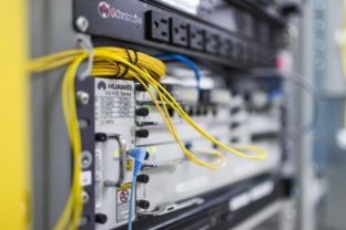 芯片股集體狂歡 是自信還是自戀？——集成電路設(shè)計(jì)熱潮下的冷思考